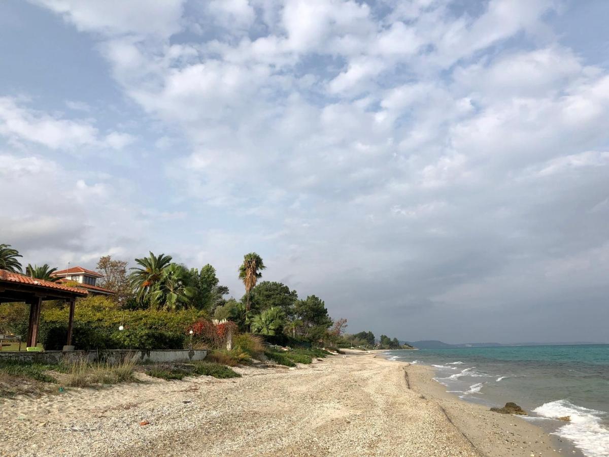 On The Beach Apartment Полихроно Екстериор снимка